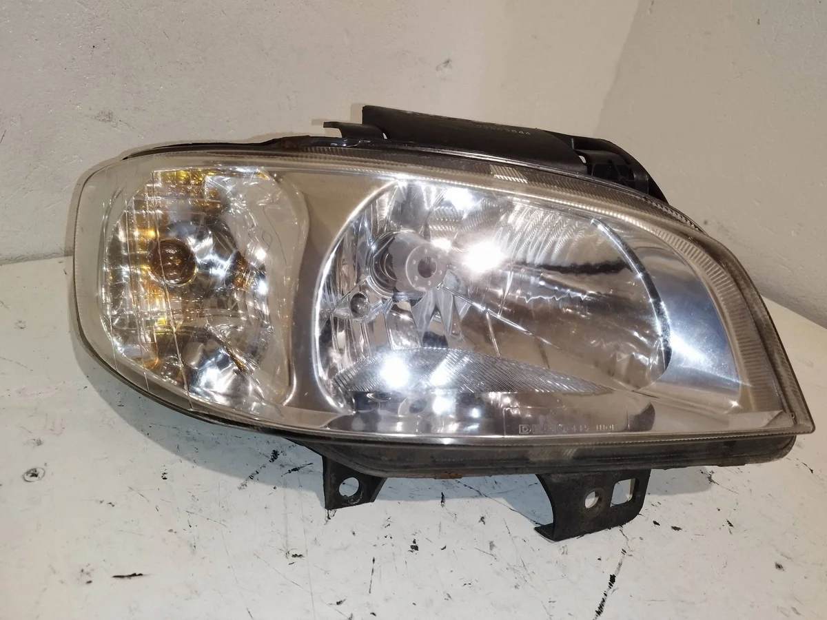 Luz delantera derecha Seat Ibiza III XER13751