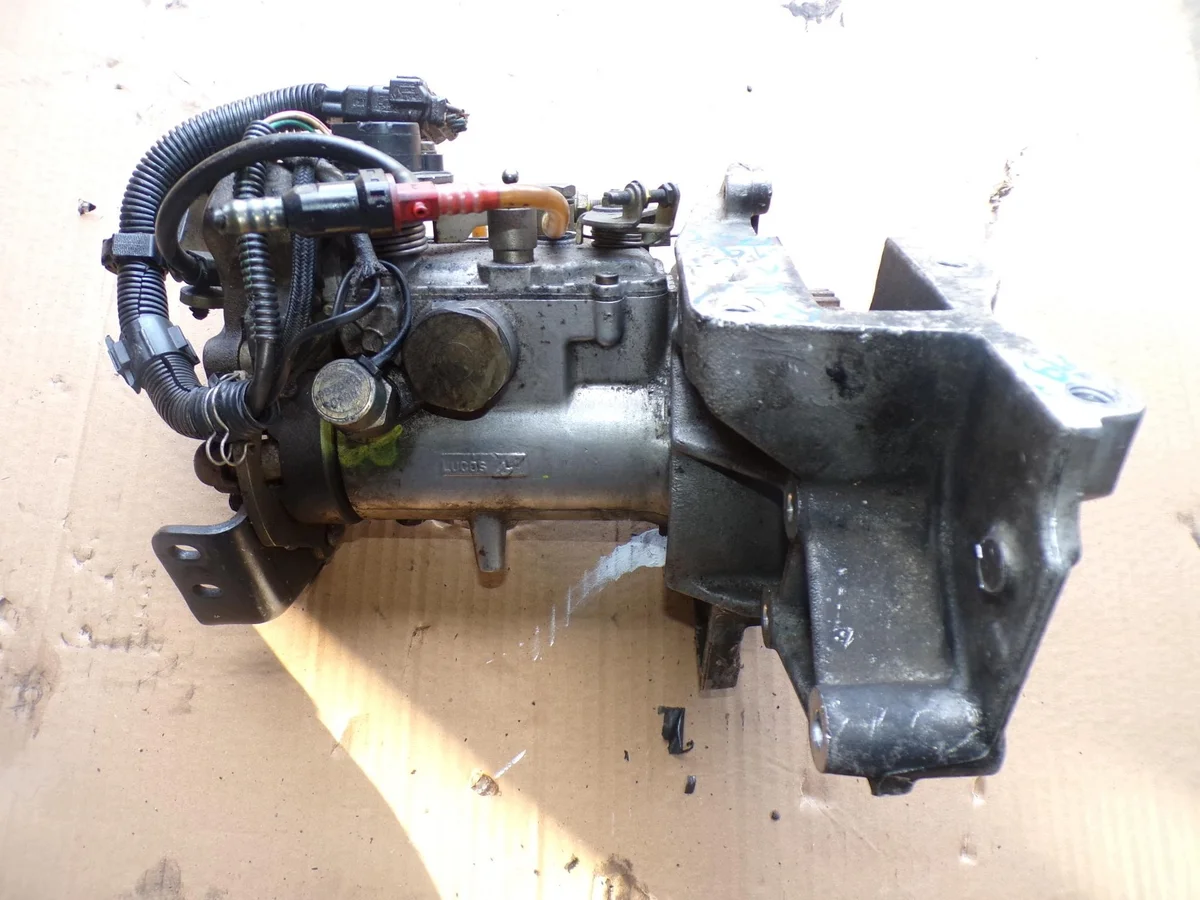 Insprutningspump Renault Kango, Clio II, Trafic 1.9 D R8448B193C