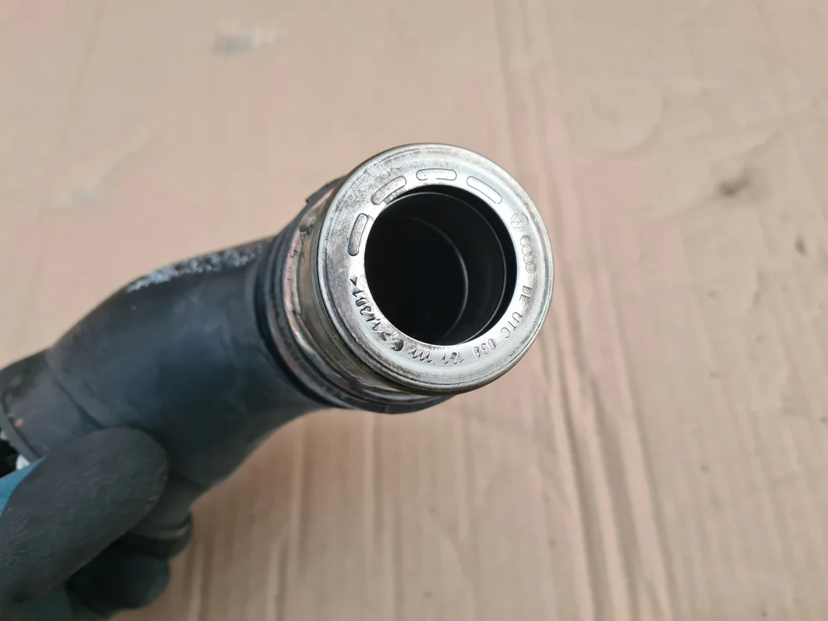 Ilmansuodatinputki VW Passat B6 3C0145828F image 3