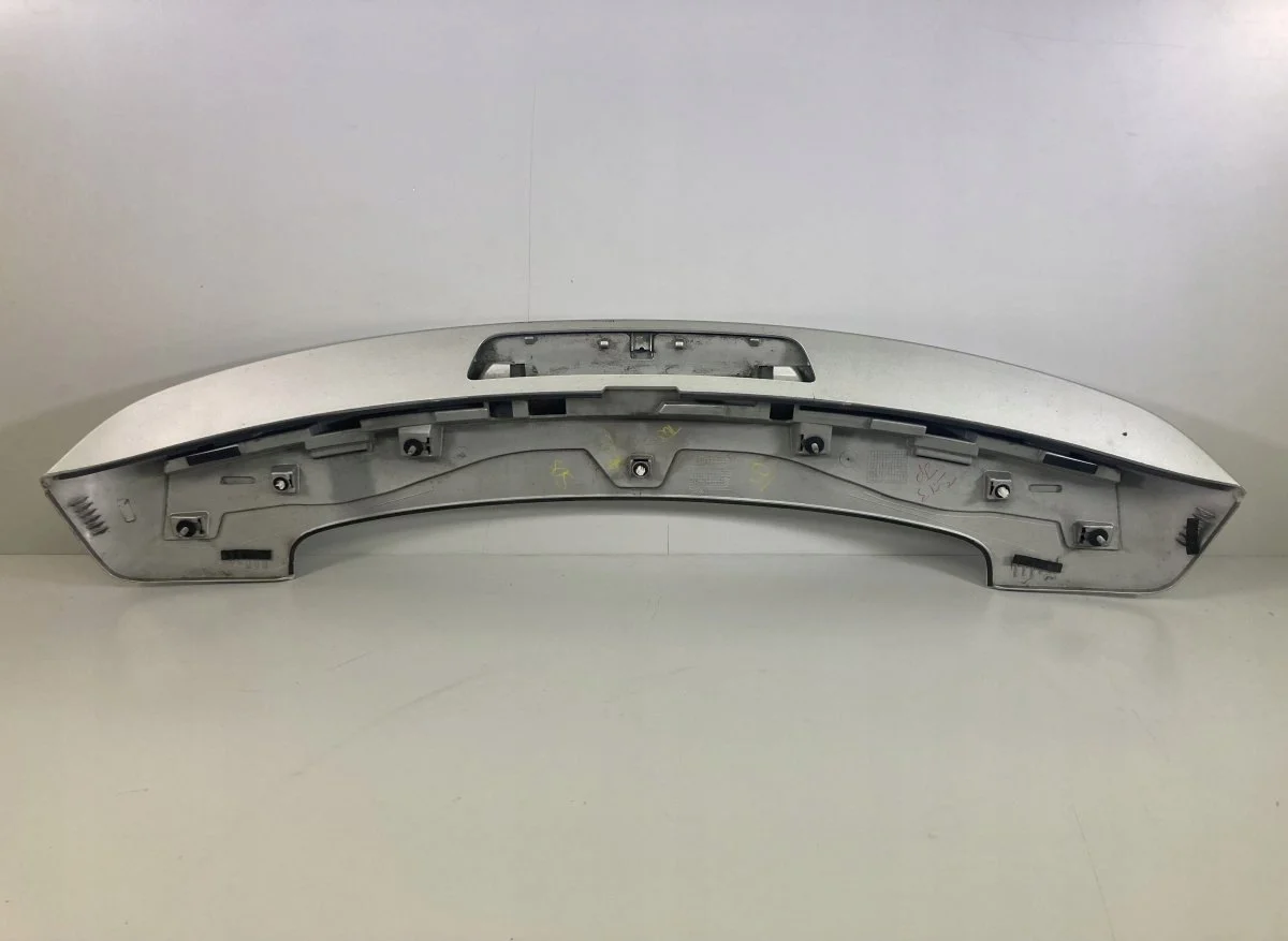 Spoiler coffre Toyota Avensis 76085-05060