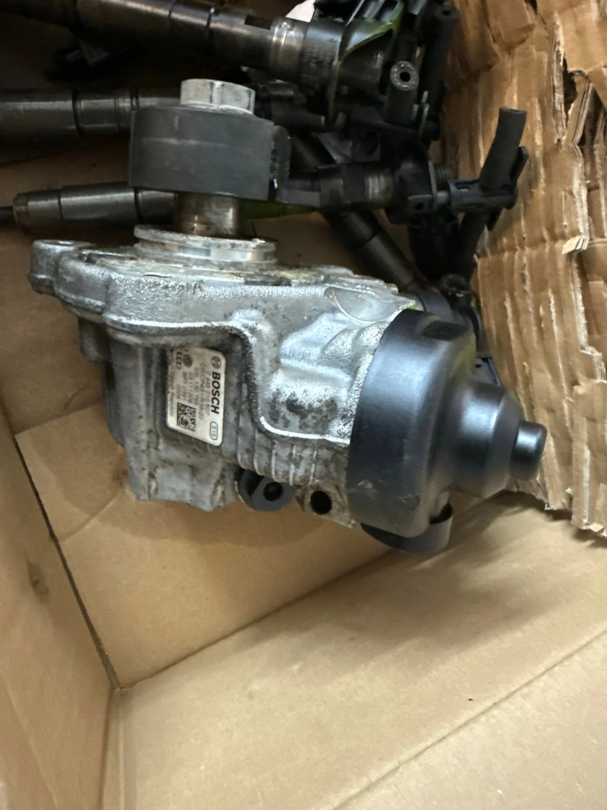 VW Passat B7 Bränslepump 2.0 TDI 03L130755