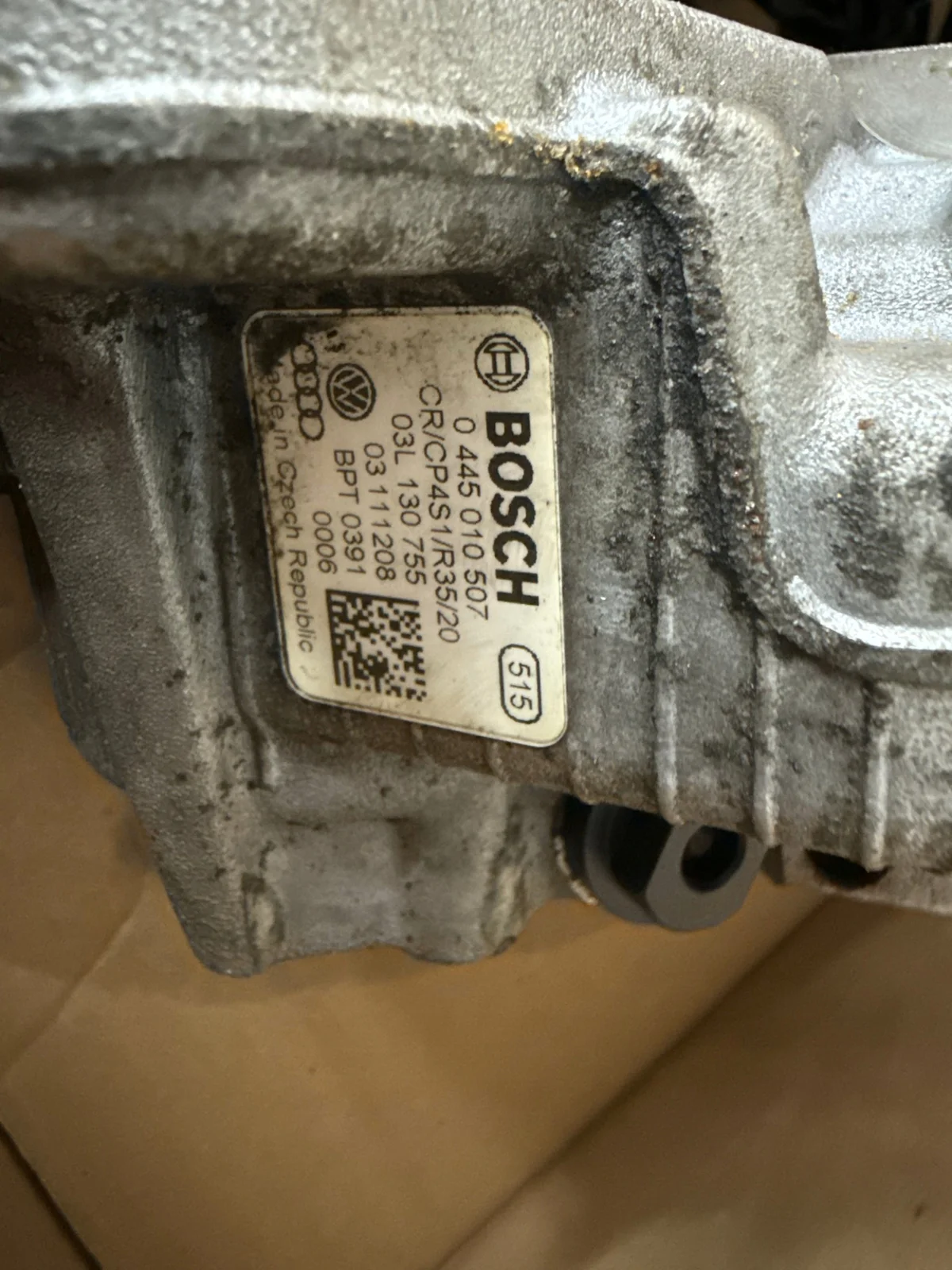 VW Passat B7 Bränslepump 2.0 TDI 03L130755