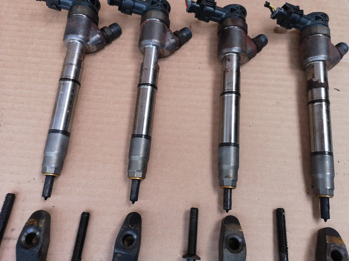 Fuel Injector Set Kia Ceed 33800-2A610 image 3