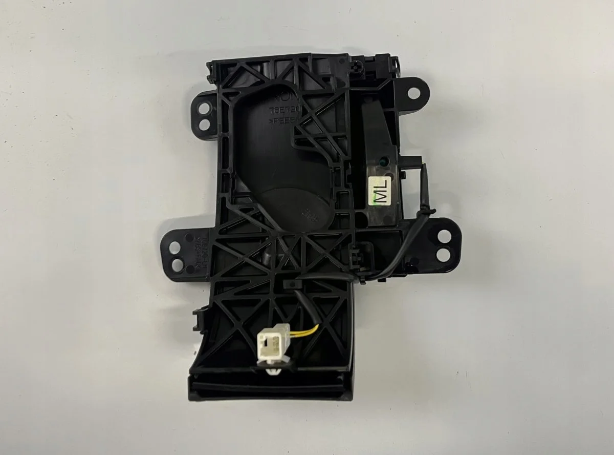 Toyota Avensis T270 vaihdekepin suojus 76E720-LH