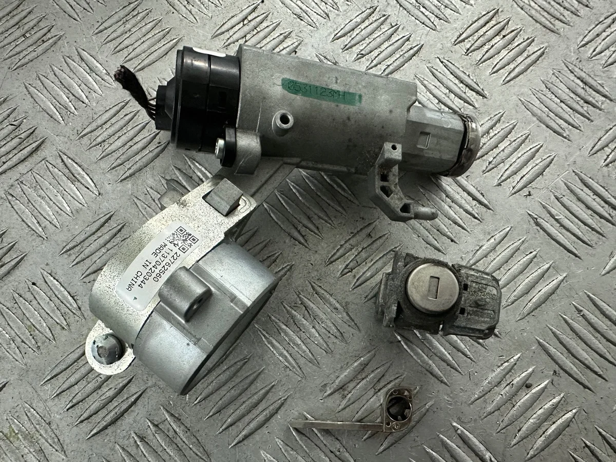 Contacteur d'allumage Opel Astra IV J 13574869