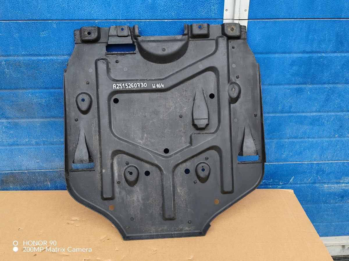 Cache moteur Mercedes-Benz A2515240730
