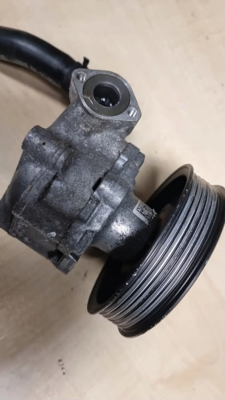 Ohjaustehostimen pumppu VW Phaeton 3D0422154Q