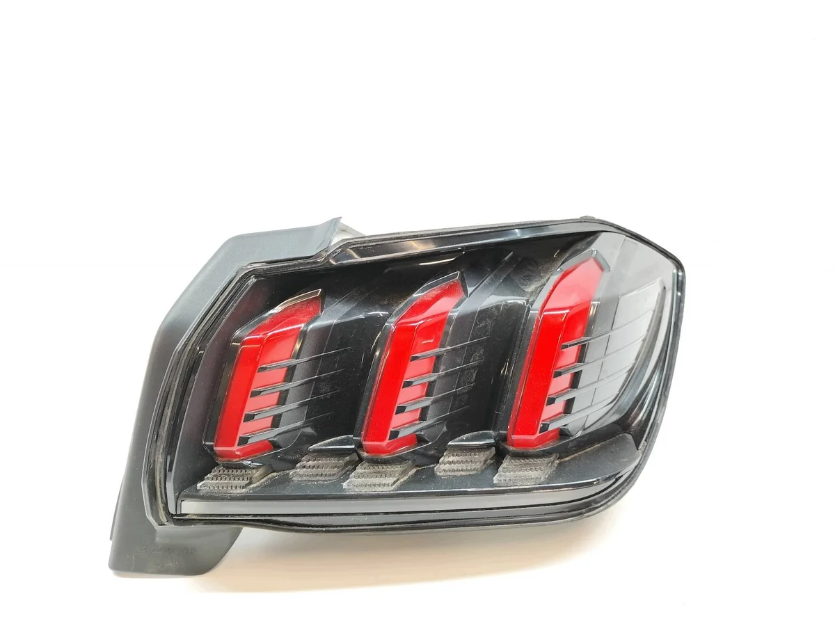 Feu arrière droit Peugeot 208 II 9823216680