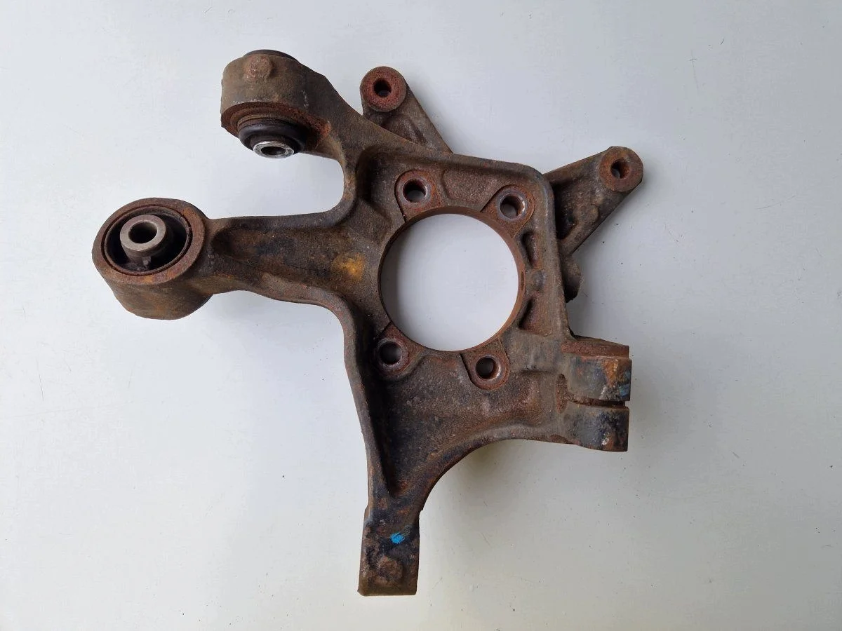 Subaru Impreza GH GR : Boîtier de roulement de roue arrière gauche 28411FG010