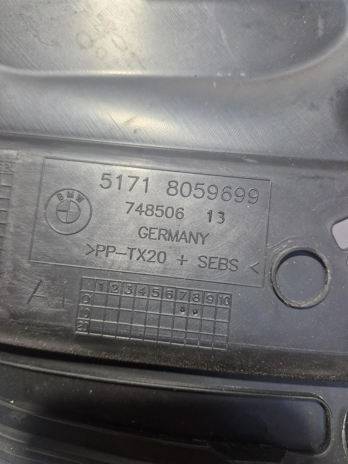 BMW F80 F82 F83 Cache sous pare-brise gauche 8059699