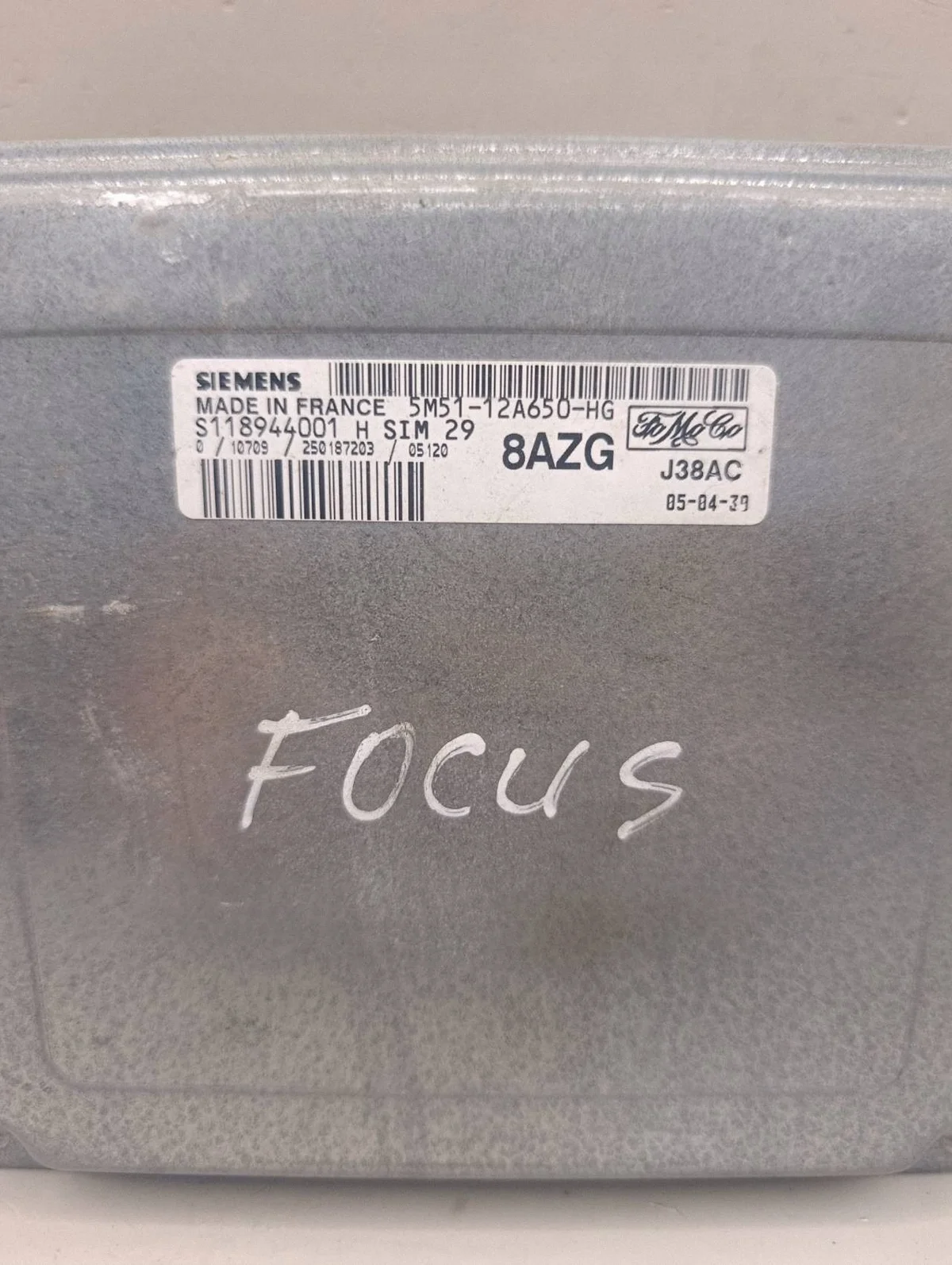 Engine Control Unit Ford Focus 5M5112A650HG image 3