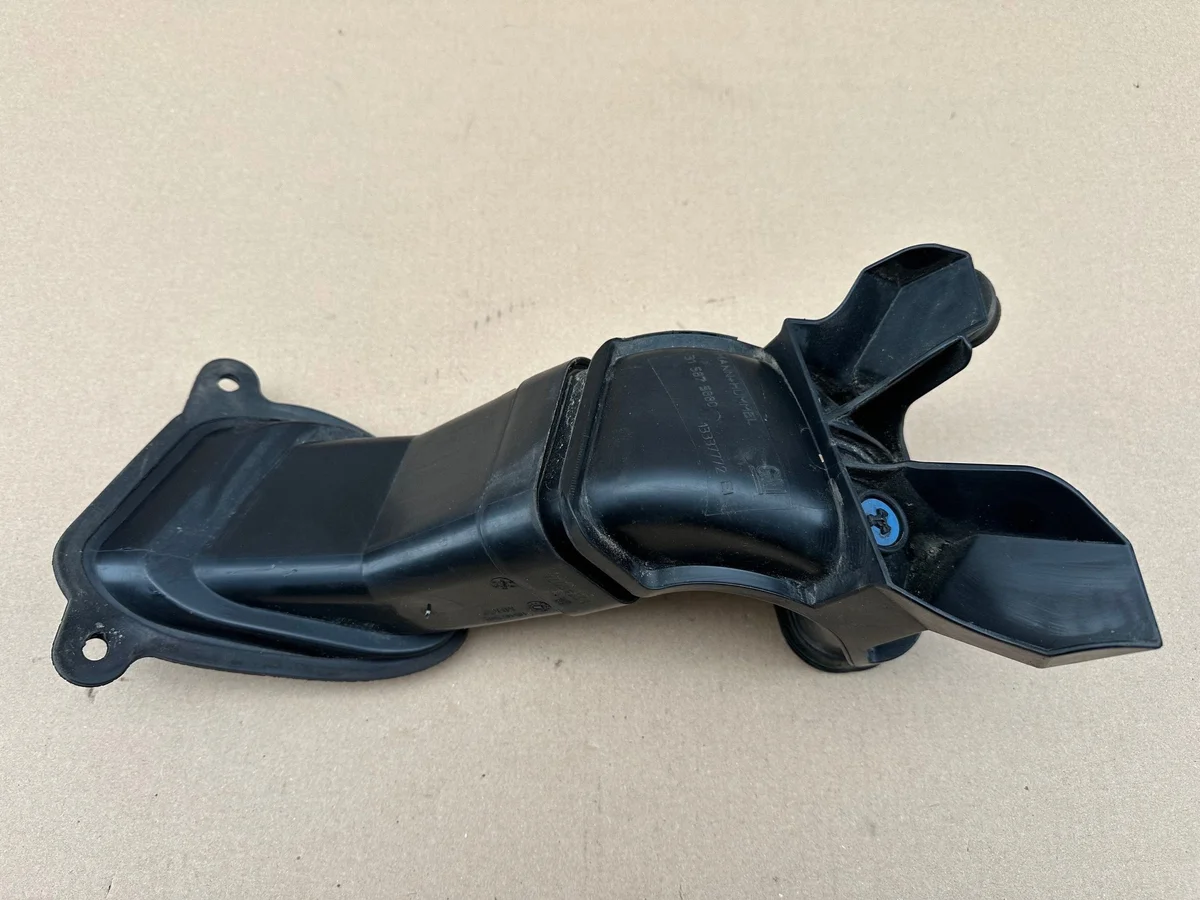 Opel Astra J 1.7 CDTI Air Intake Duct 13337772