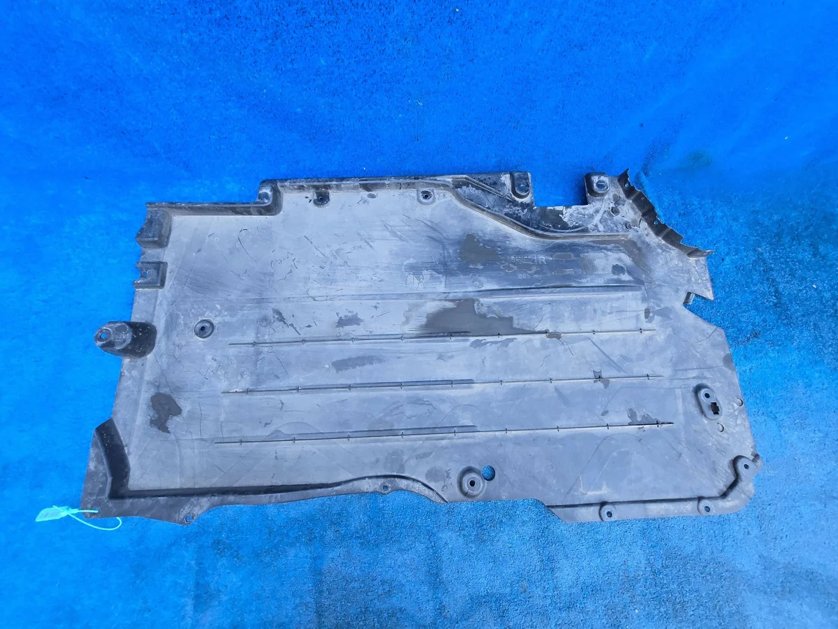 Cache sous-châssis droit BMW X5 G05 DWZ13366