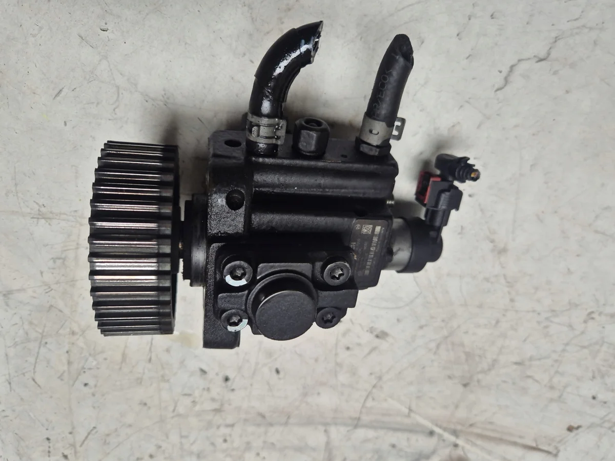 Insprutningspump Bosch 0445010193 Opel Insignia Astra J
