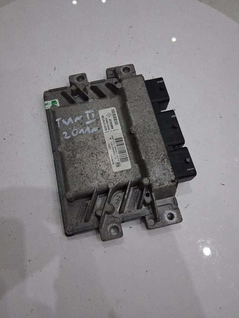 Moottorin ohjausyksikkö SIM32 Renault Twingo II 8201076738