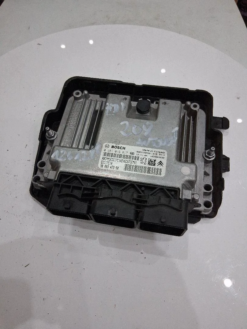 Engine Control Unit Peugeot 208 9805947380