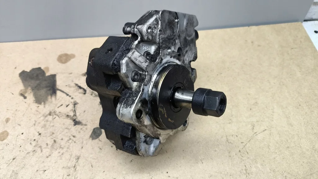 Bomba de combustible BMW 7 (E65, E66, E67) 7795713