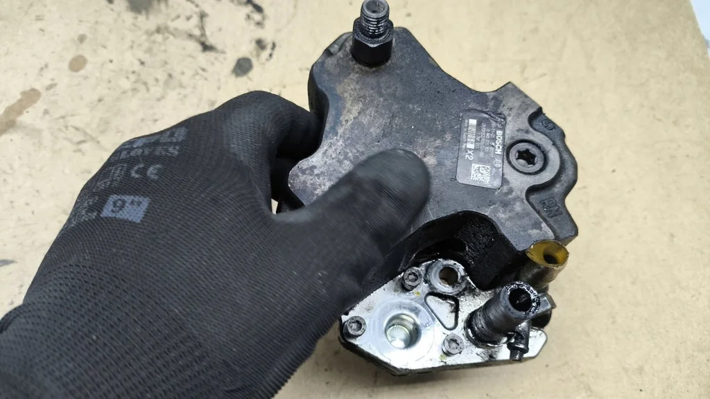BMW 7 (E65, E66, E67) Fuel Pump 7795713 image 3