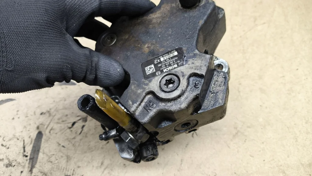 BMW 7 (E65, E66, E67) Fuel Pump 7795713 image 5