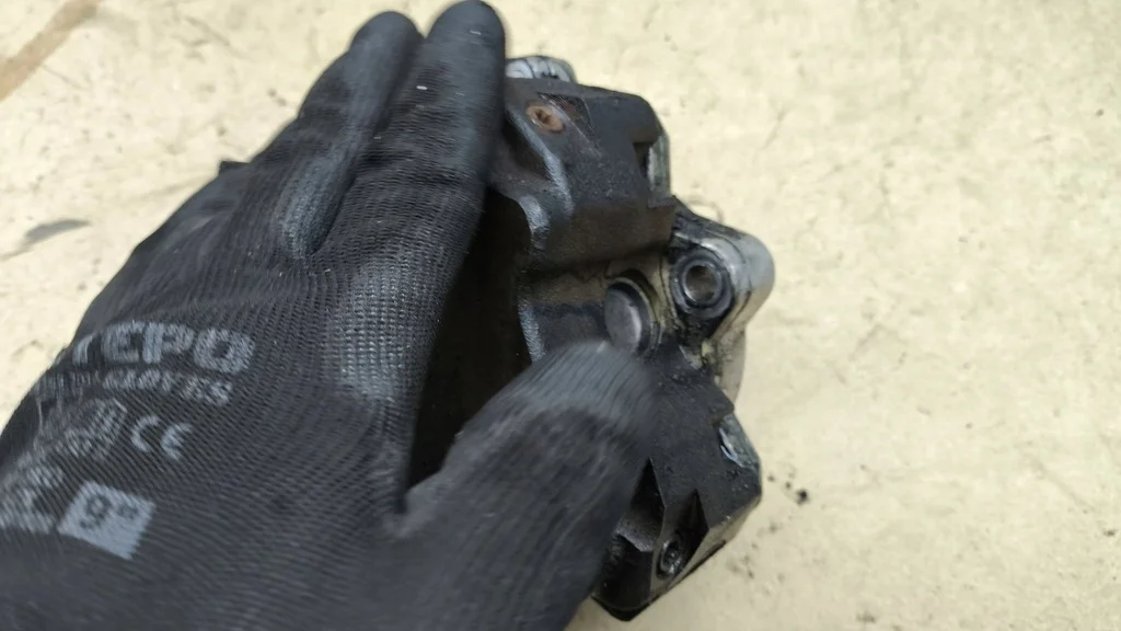 BMW 7 (E65, E66, E67) Fuel Pump 7795713 image 6