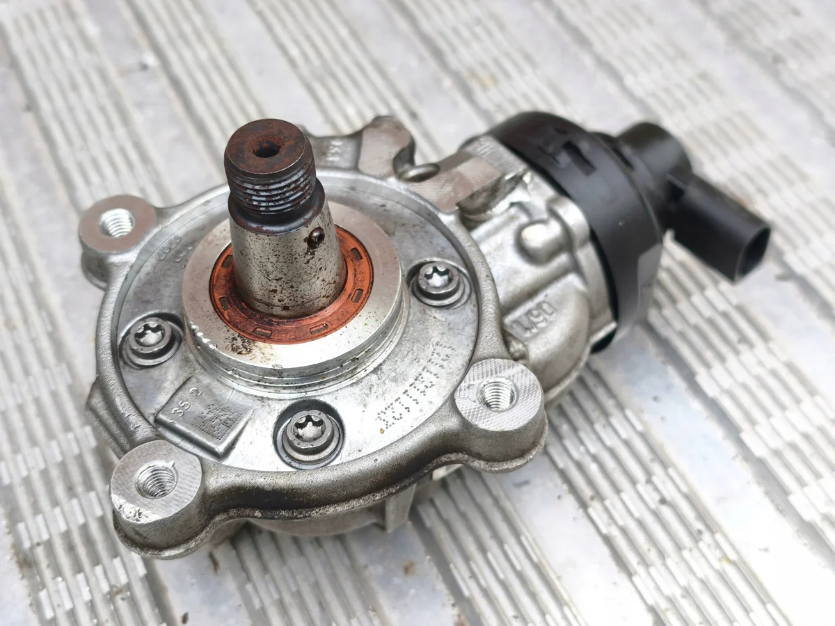Bränslepump Skoda Octavia 2.0 TDI 05L130755