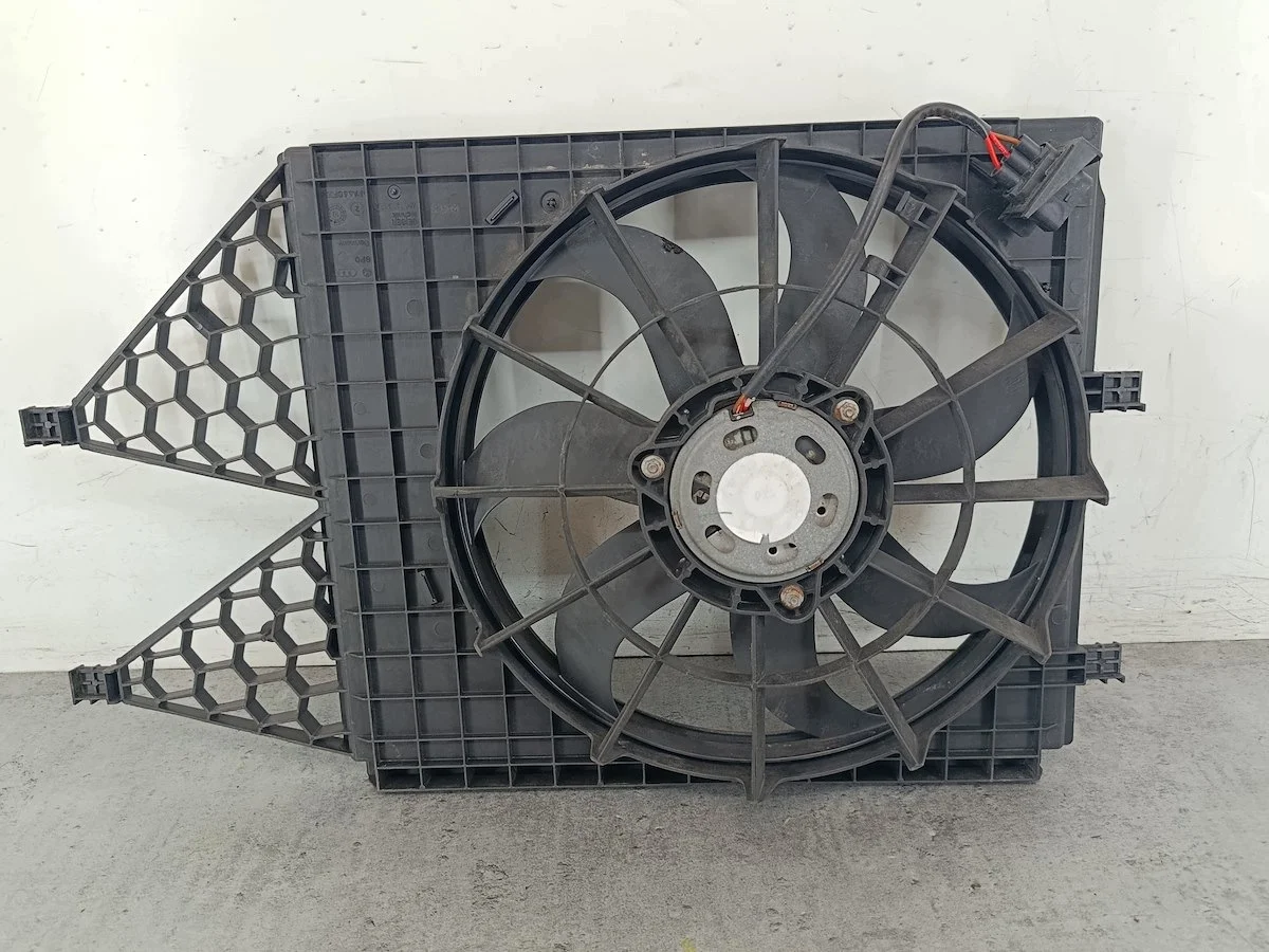 Jäähdyttimen puhallin Skoda Roomster 6R0121207A