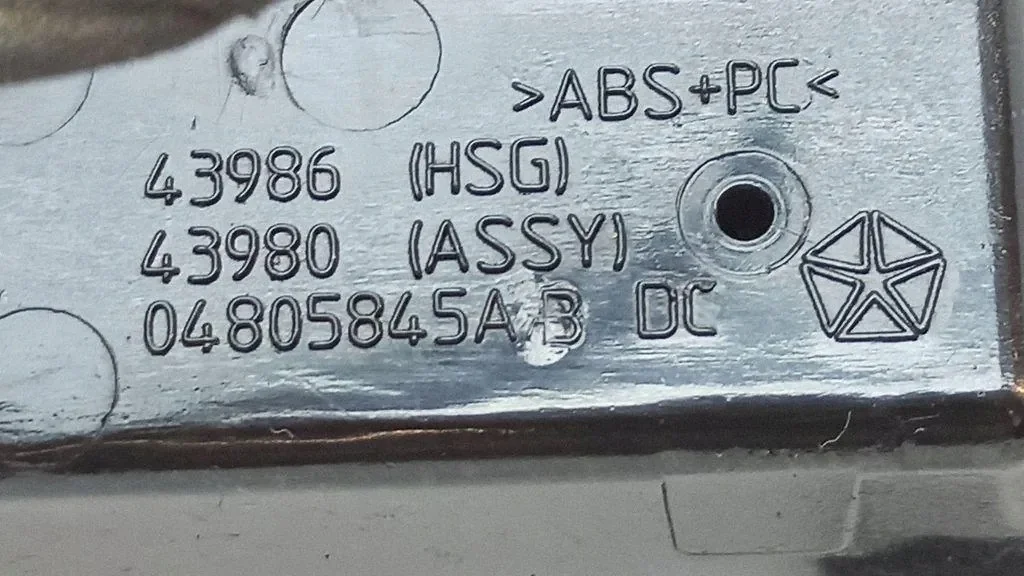 Chrysler 300C Luce Stop Centrale 43986 image 9