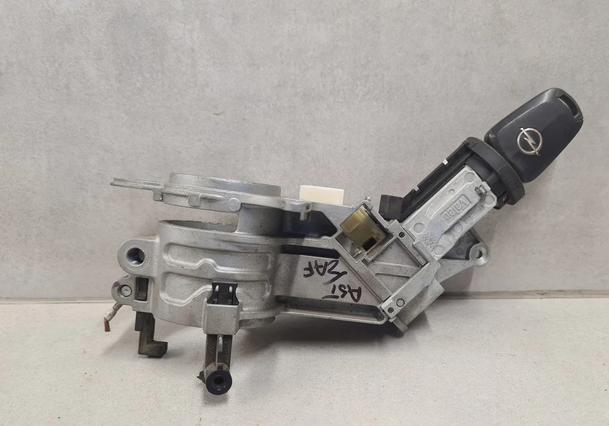 Virtalukko avaimella Opel Astra H Zafira B 13149658