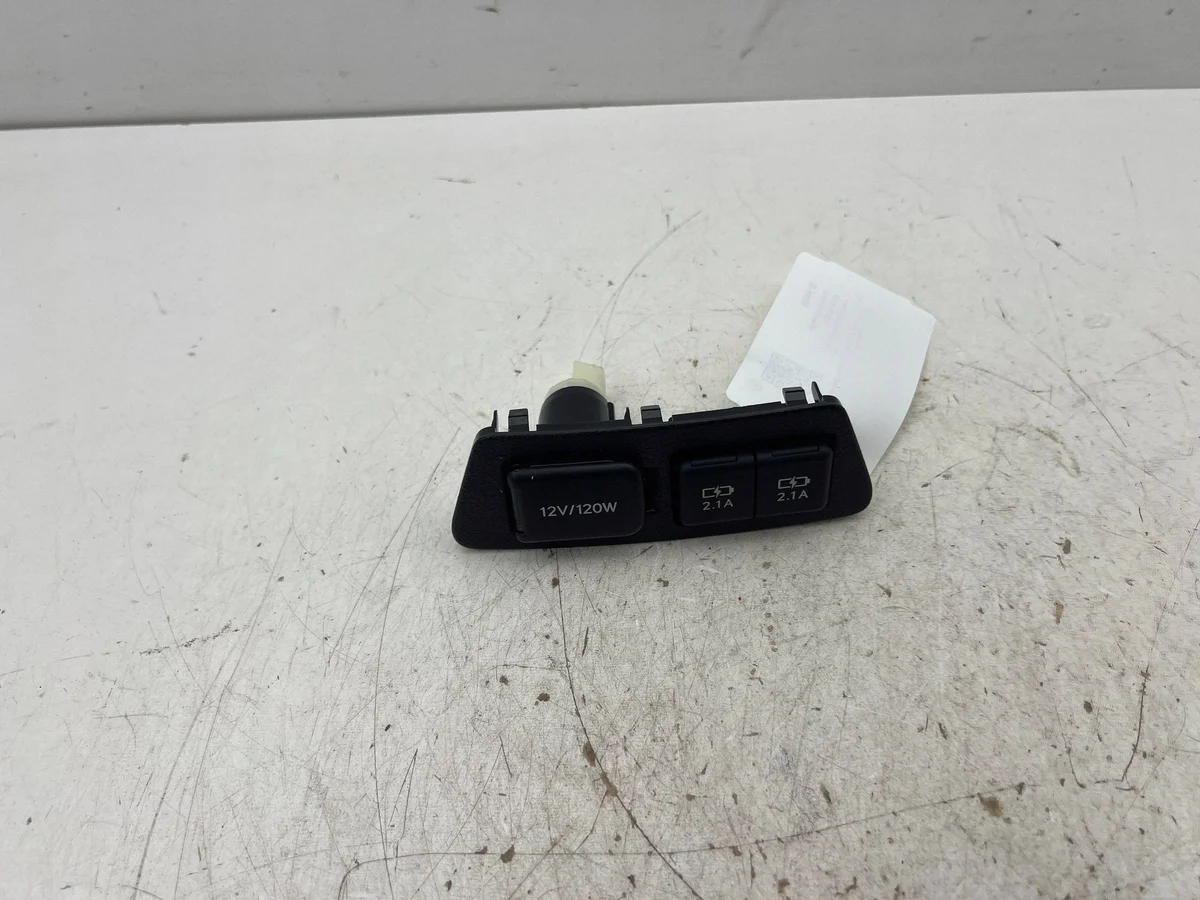 12V Socket Front Lexus ES 300h 5892433070
