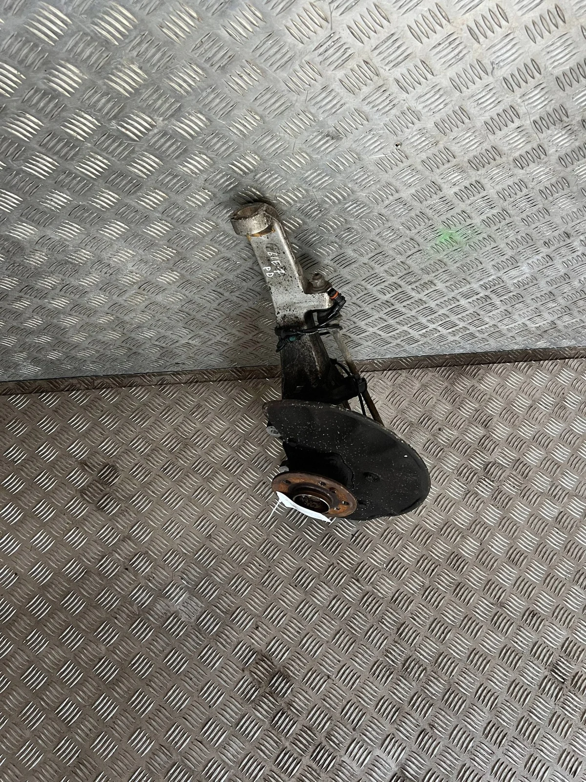 Mercedes-Benz GLE etunavan laakeri A1663321001