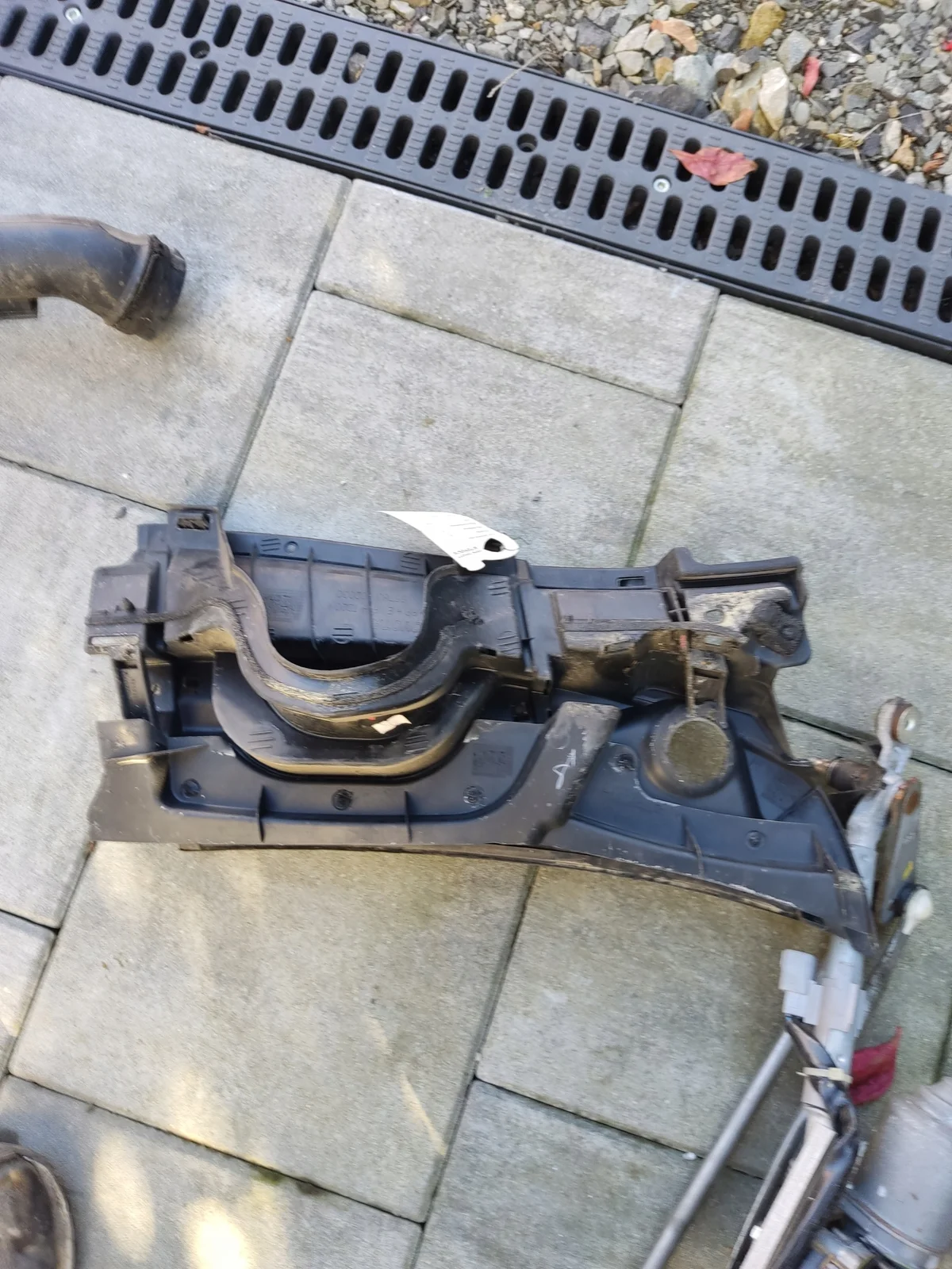 Toyota Auris I Lift Cache sous pare-brise 55783-02030