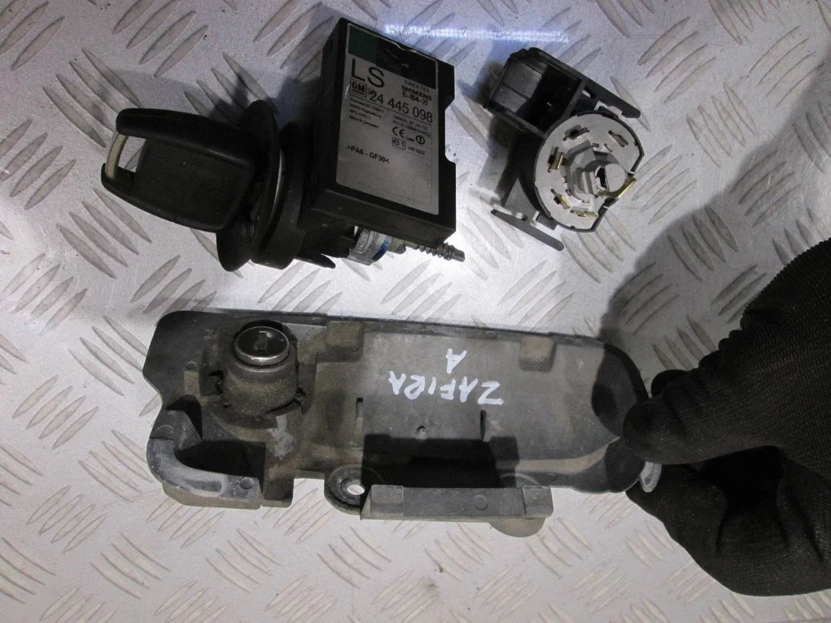 Virtalukko Opel Zafira A 24445098