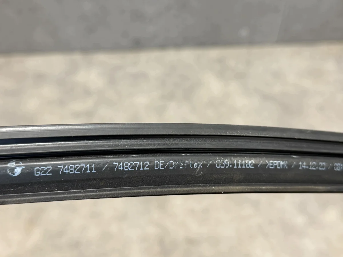 Guarnizione vetro sinistra BMW G22 7482711