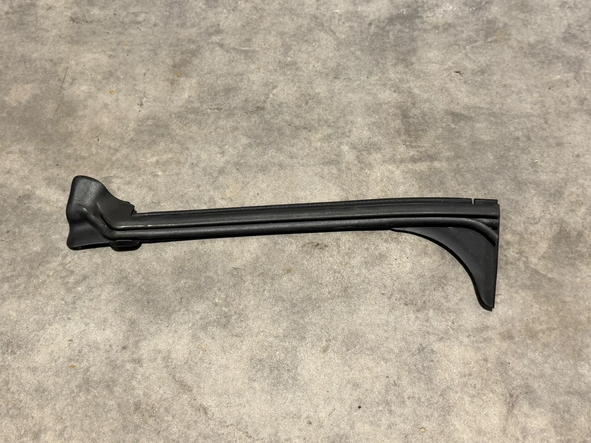 Dichtung Scheibe Rechts BMW G22 7482712
