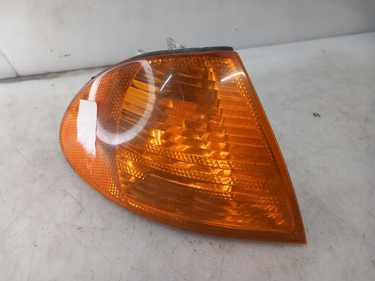 Pisca Dianteiro Direito BMW E46 OEM 0311328002