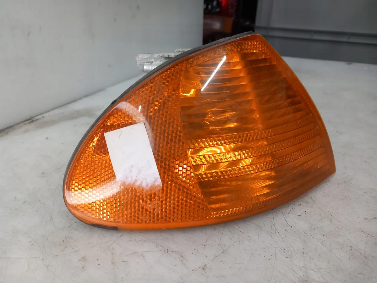 Blinker vorne rechts BMW E46 0311328002 image 3