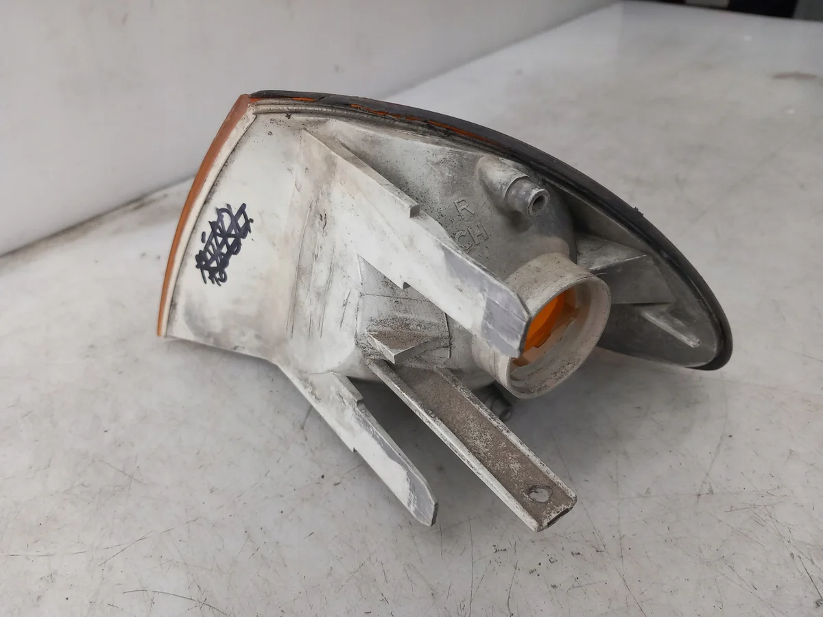Blinker vorne rechts BMW E46 0311328002 image 4