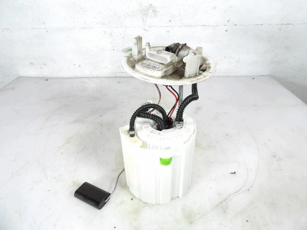 Bränslepump Infiniti Q30 A2464700994