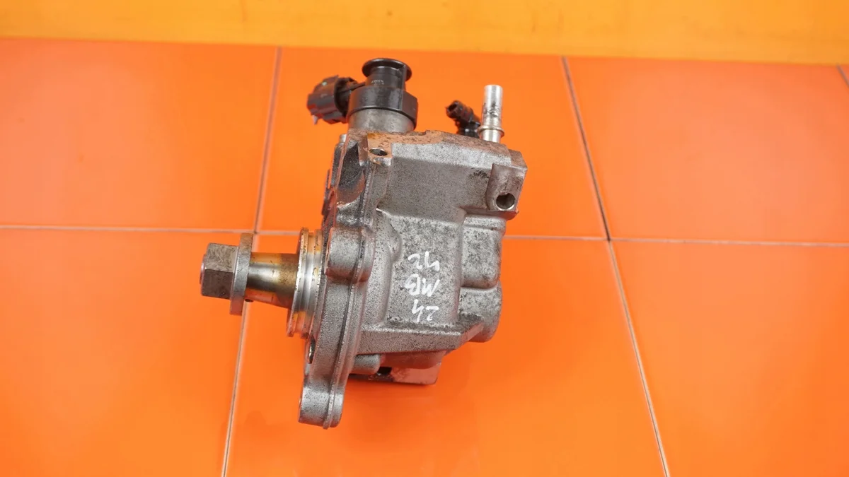 Insprutningspump 0445010739 Citroen C4 Picasso 24MB424POMPA0445010739