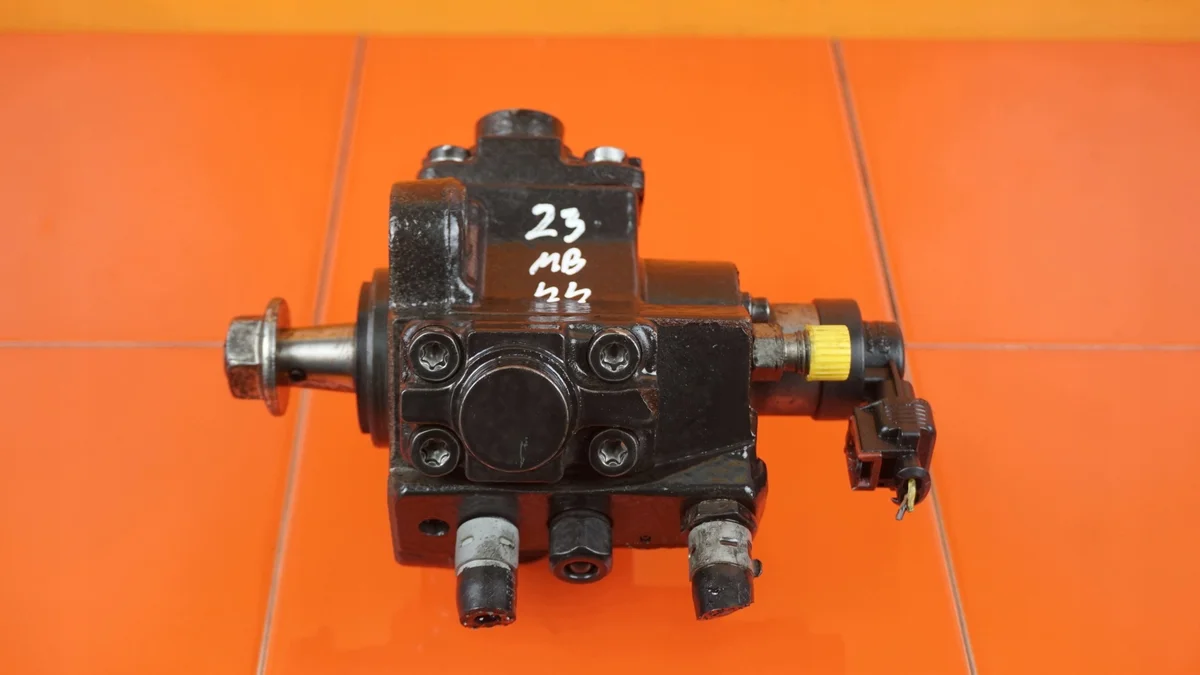Insprutningspump Opel Insignia 23MB443POMPA0445010248