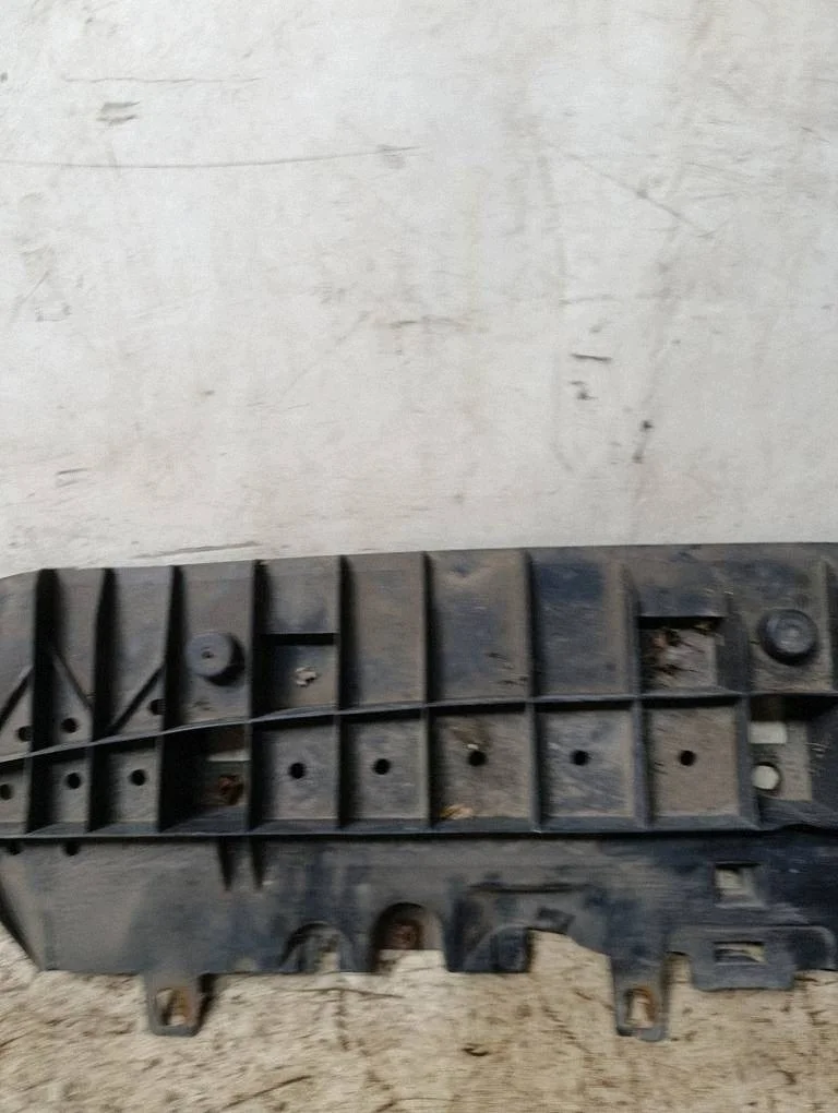 Peugeot 2008 I Cache sous pare-chocs avant 96004355804A