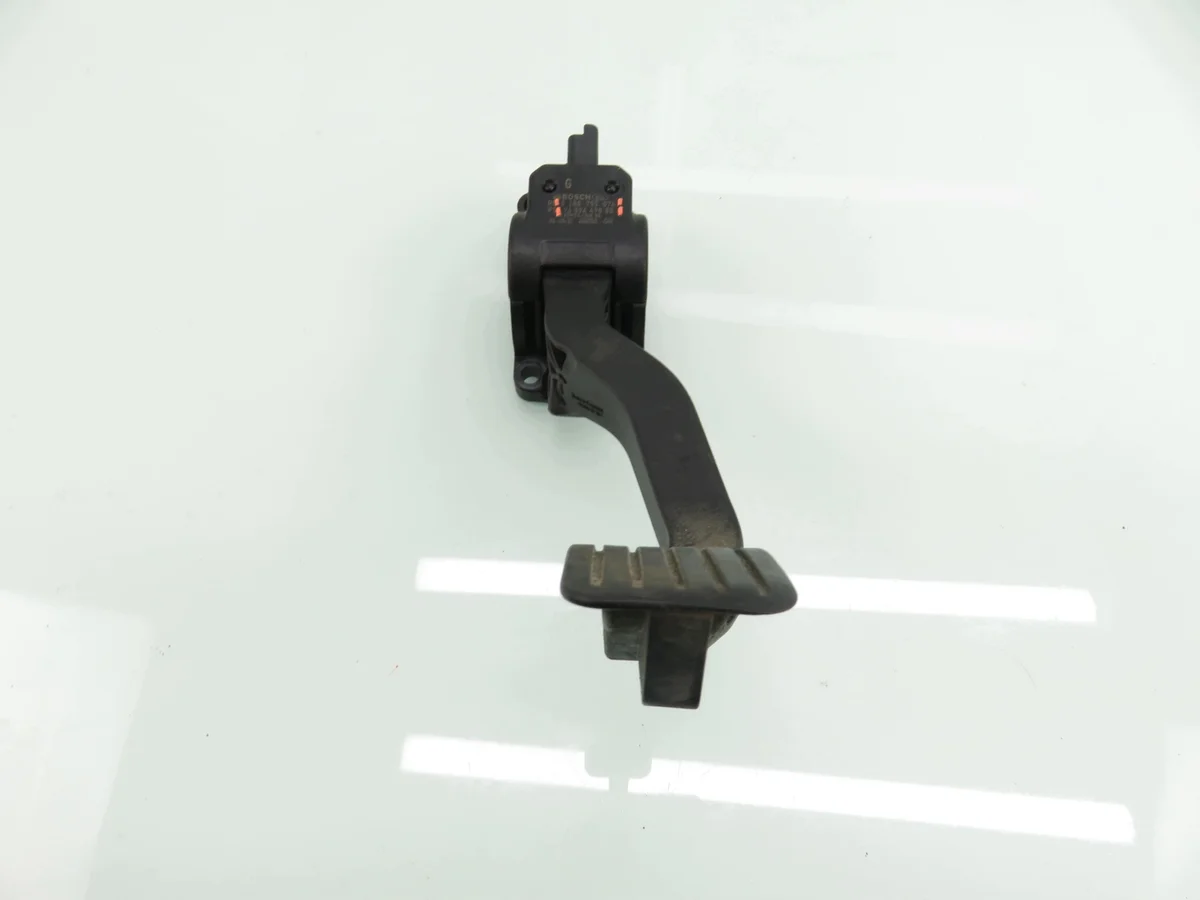 Kaasupolkimen potentiometri Peugeot 206 SW 1.4 HDi M1156183-9659449880