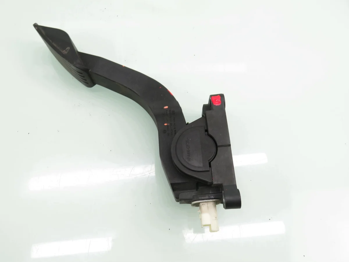 Peugeot 107 Potentiometri Kaasupolkimelle 8HT M1156126-F00C3E2429