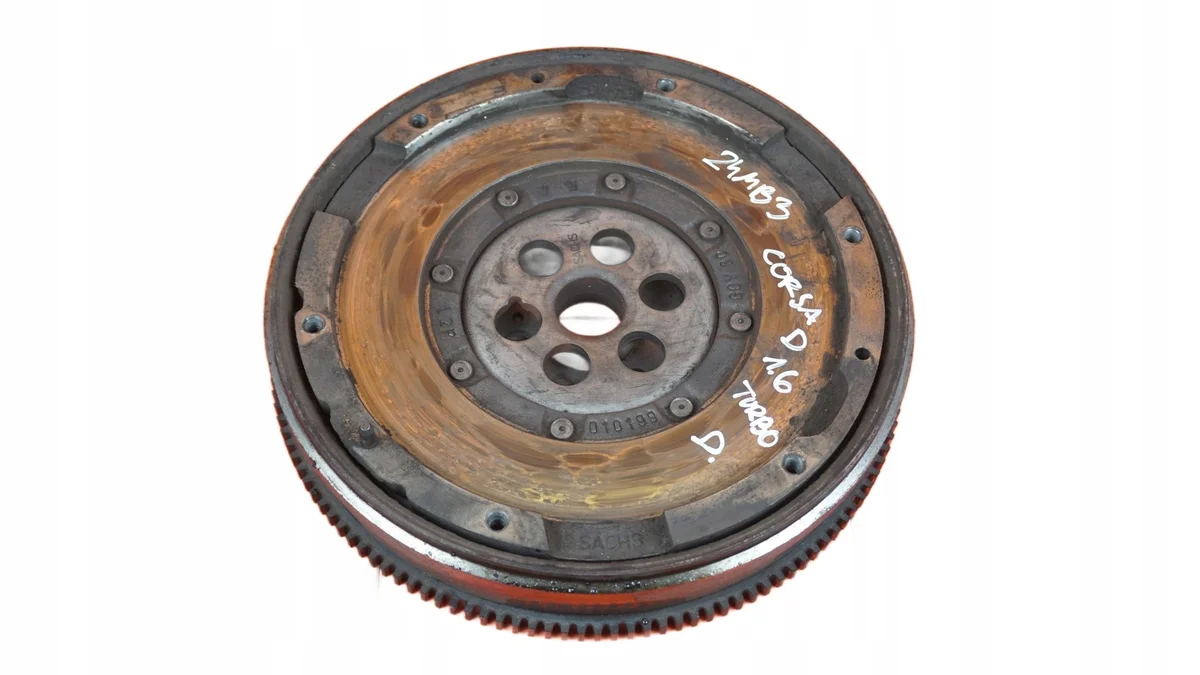 Volant moteur Opel Corsa D A16LER 24MB313KOLODWUMASOWE
