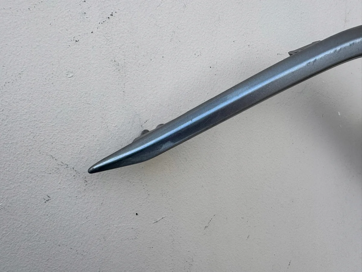 Baguette de pare-chocs avant gauche Toyota Corolla E21 52126-02380