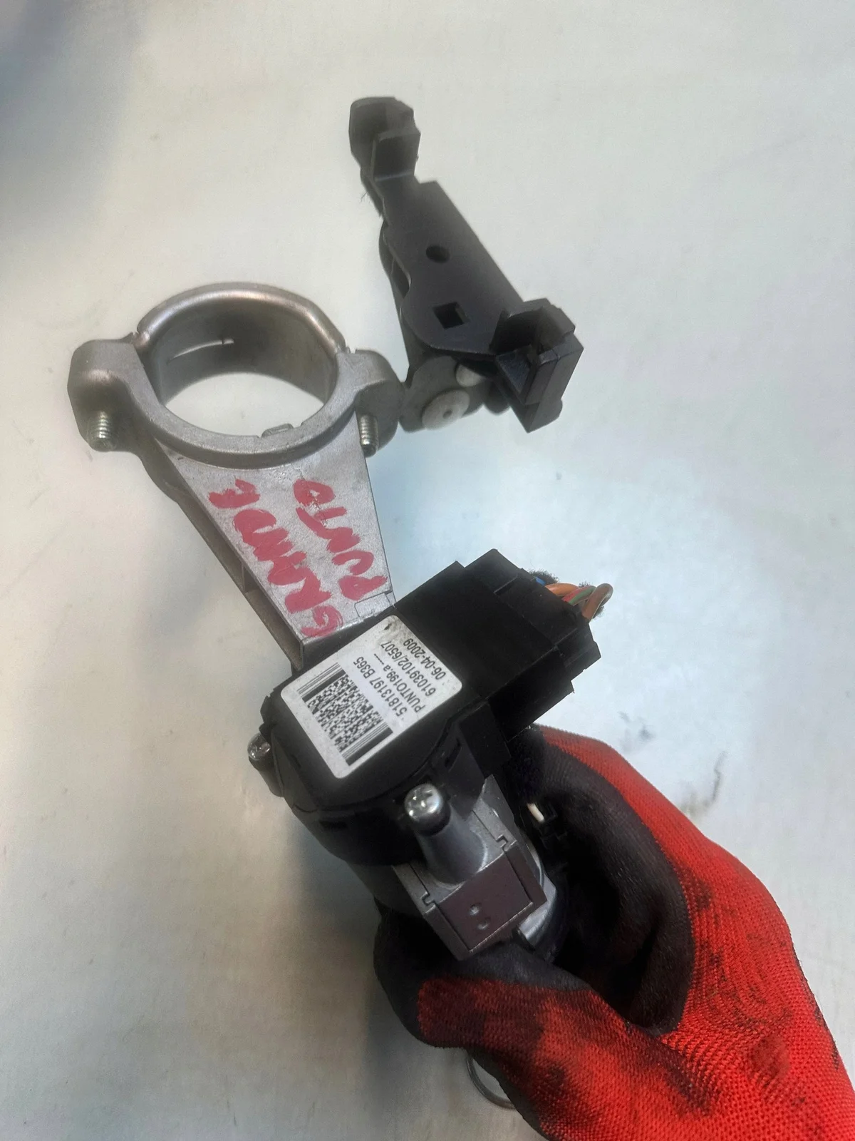 Contacteur d'allumage Fiat Grande Punto 01098401