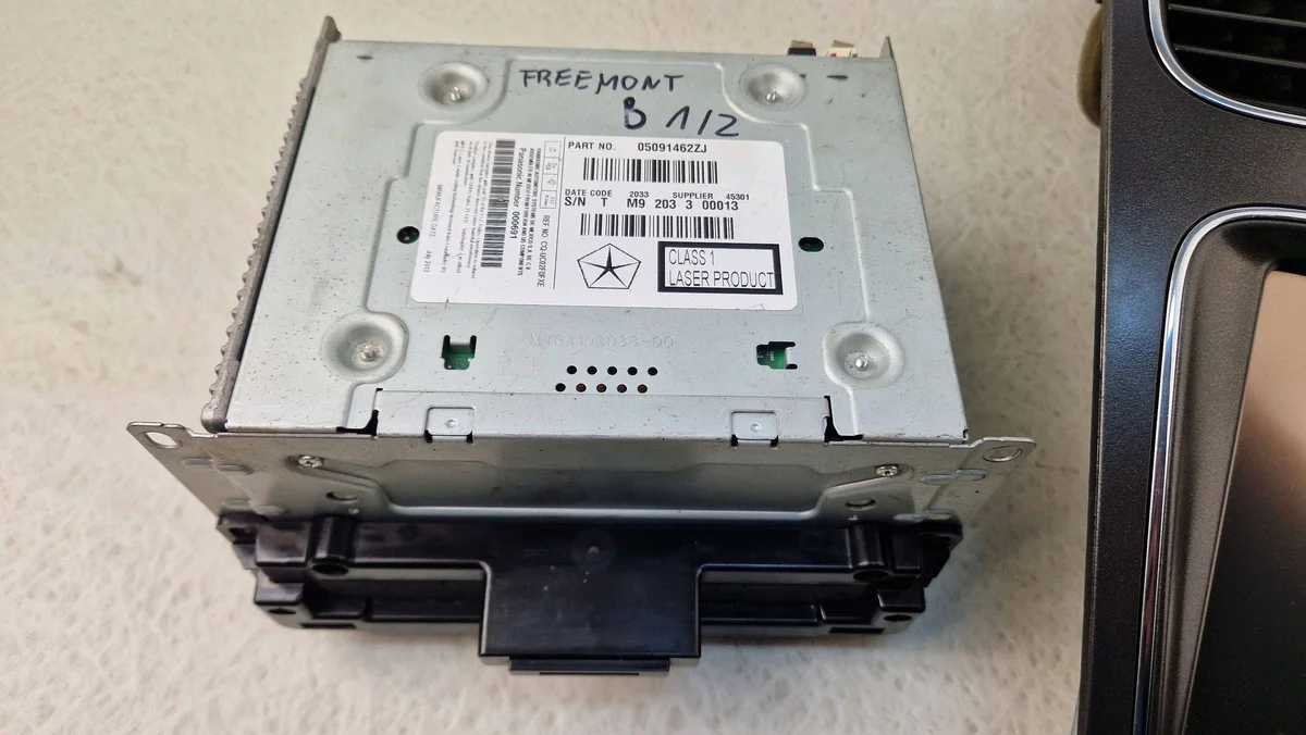 FIAT FREEMONT Radio Navigazione Display Touch 05064993AG image 3