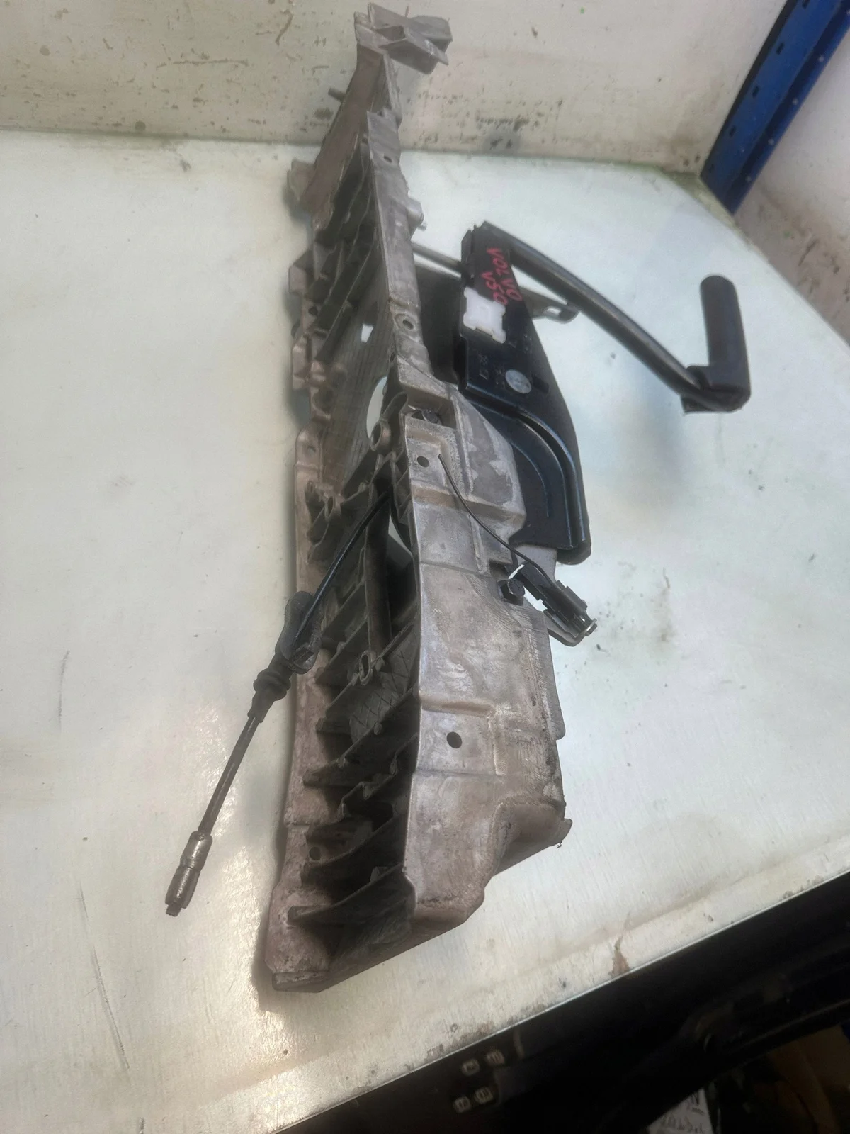 Support de frein à main Volvo V50 8648399 image 3