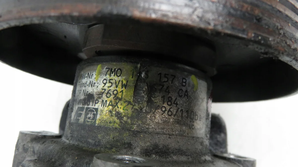 Ohjaustehostimen pumppu Ford Galaxy 7M0145157B M913152-7M0145157B