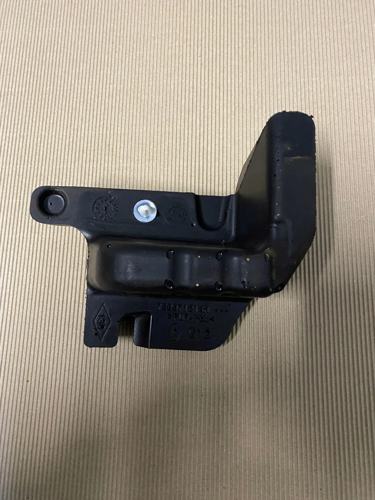 Renault Captur II Foam Under Windscreen Left 758971218R